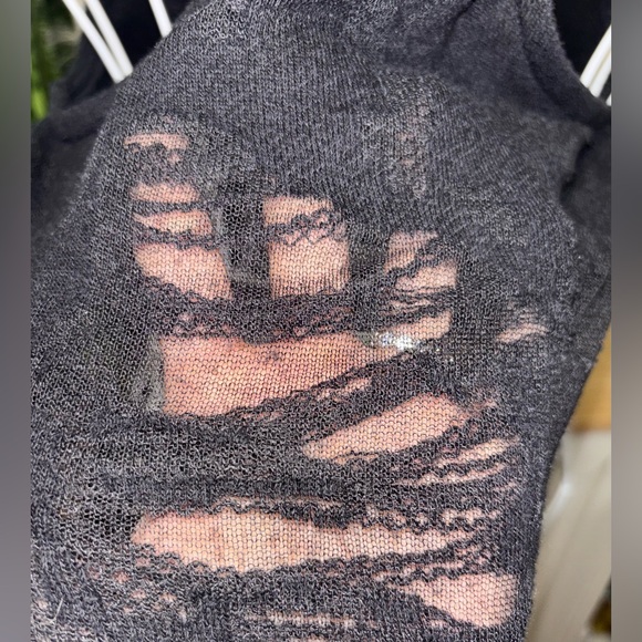 Alo Distressed Tank Size Medium - Picture 5 of 6